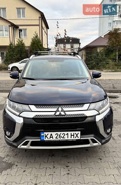 Mitsubishi Outlander  2021