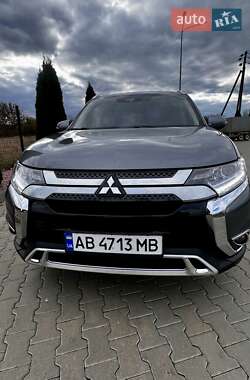 Mitsubishi Outlander  2020