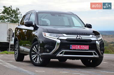 Mitsubishi Outlander  2020
