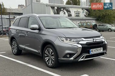 Mitsubishi Outlander  2019