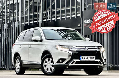 Mitsubishi Outlander  2021