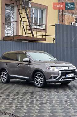 Mitsubishi Outlander  2015