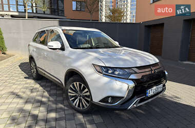Mitsubishi Outlander  2021