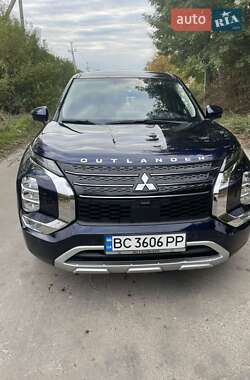 Mitsubishi Outlander  2021