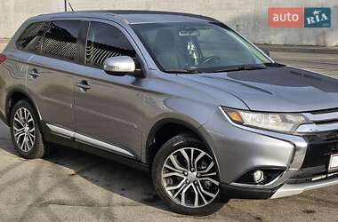 Mitsubishi Outlander  2015