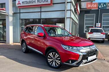 Mitsubishi Outlander  2021