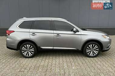 Mitsubishi Outlander  2019