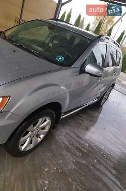Mitsubishi Outlander  2011