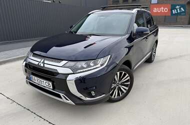 Mitsubishi Outlander  2021