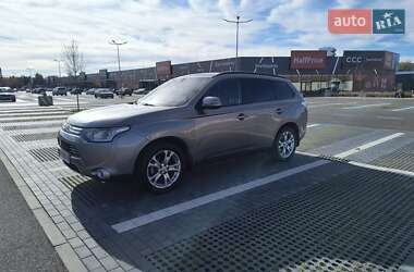 Mitsubishi Outlander  2012