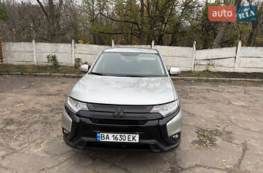Mitsubishi Outlander  2020