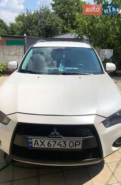 Mitsubishi Outlander  2012