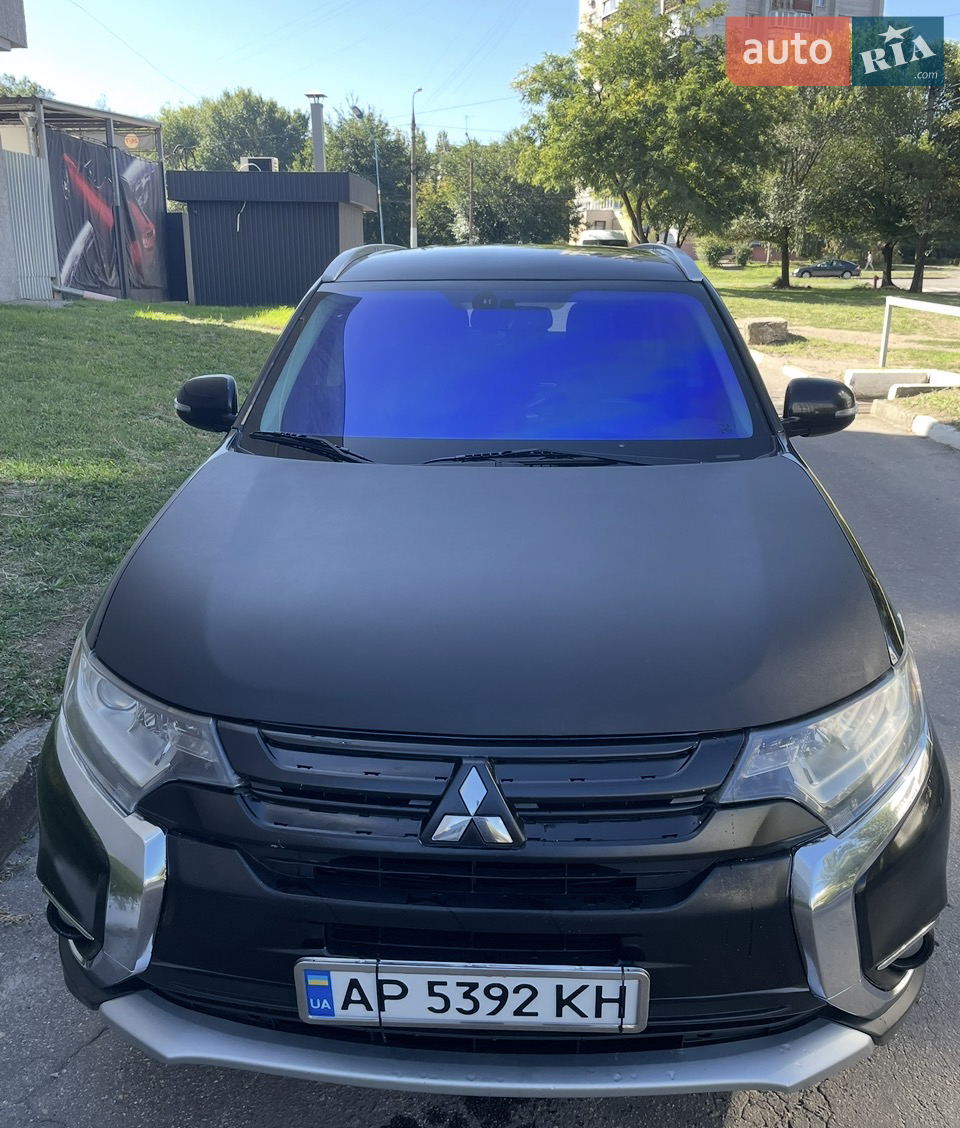 2017 Mitsubishi Outlander - фото 1