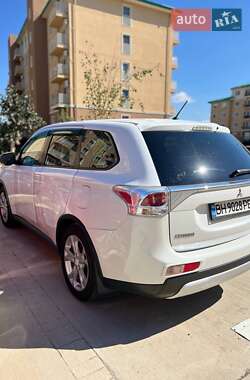 Mitsubishi Outlander 2014