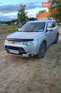 Mitsubishi Outlander  2014