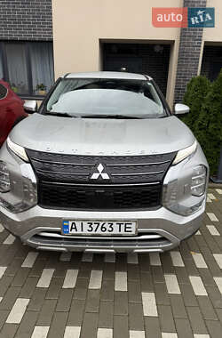 Mitsubishi Outlander  2022