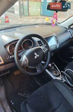 Mitsubishi Outlander  2006