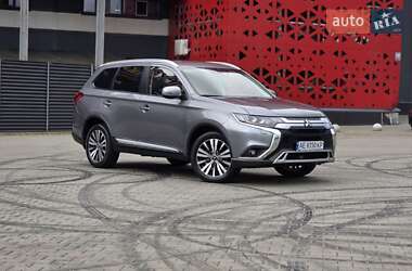 Mitsubishi Outlander  2019