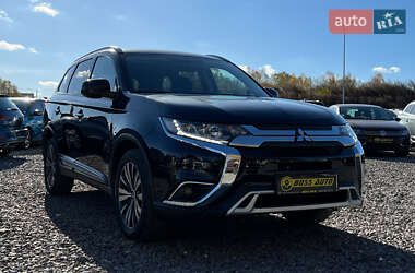 Mitsubishi Outlander  2019
