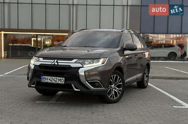 Mitsubishi Outlander  2016