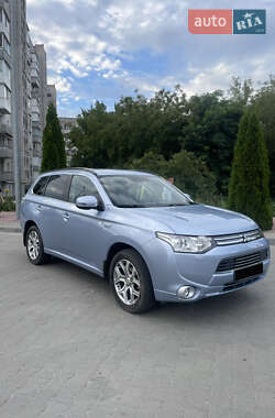 Mitsubishi Outlander  2014