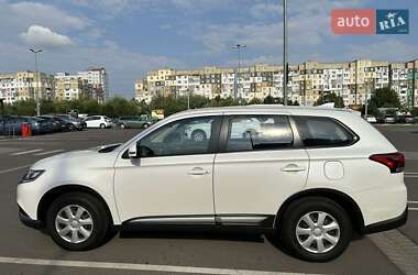 Mitsubishi Outlander  2019