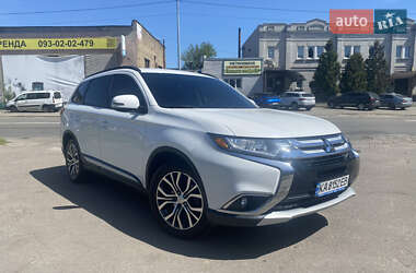 Mitsubishi Outlander  2015