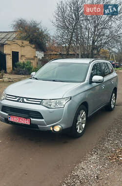 Mitsubishi Outlander  2012