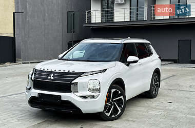 Mitsubishi Outlander  2021