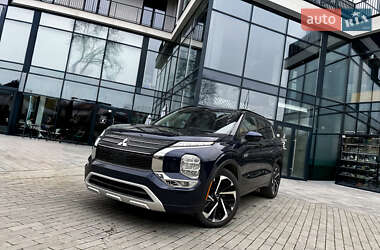 Mitsubishi Outlander  2023