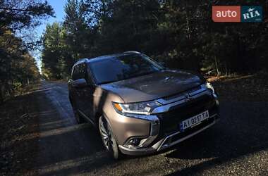 Mitsubishi Outlander  2020