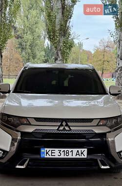 Mitsubishi Outlander  2019