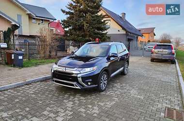 Mitsubishi Outlander  2020