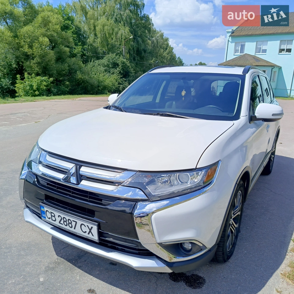 2015 Mitsubishi Outlander - фото 1