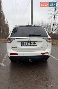 Mitsubishi Outlander  2012