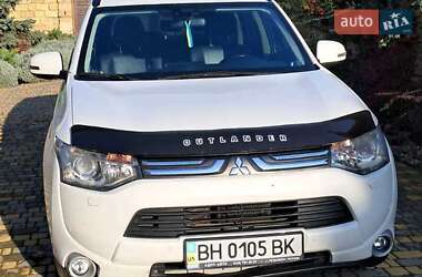 Mitsubishi Outlander  2012