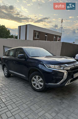Mitsubishi Outlander  2022
