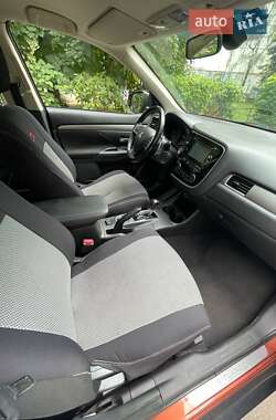 Mitsubishi Outlander  2013