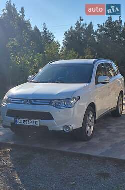 Mitsubishi Outlander 2012