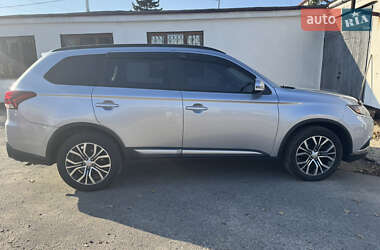 Mitsubishi Outlander  2016