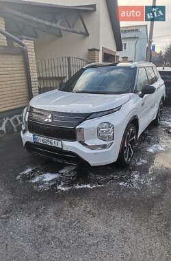 Mitsubishi Outlander  2023