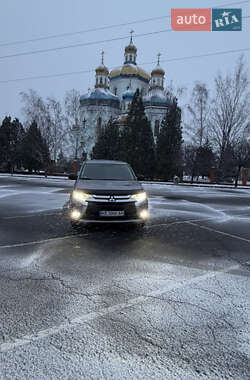 Mitsubishi Outlander  2016