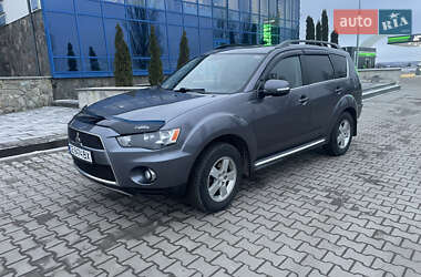 Mitsubishi Outlander  2011