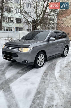 Mitsubishi Outlander  2014