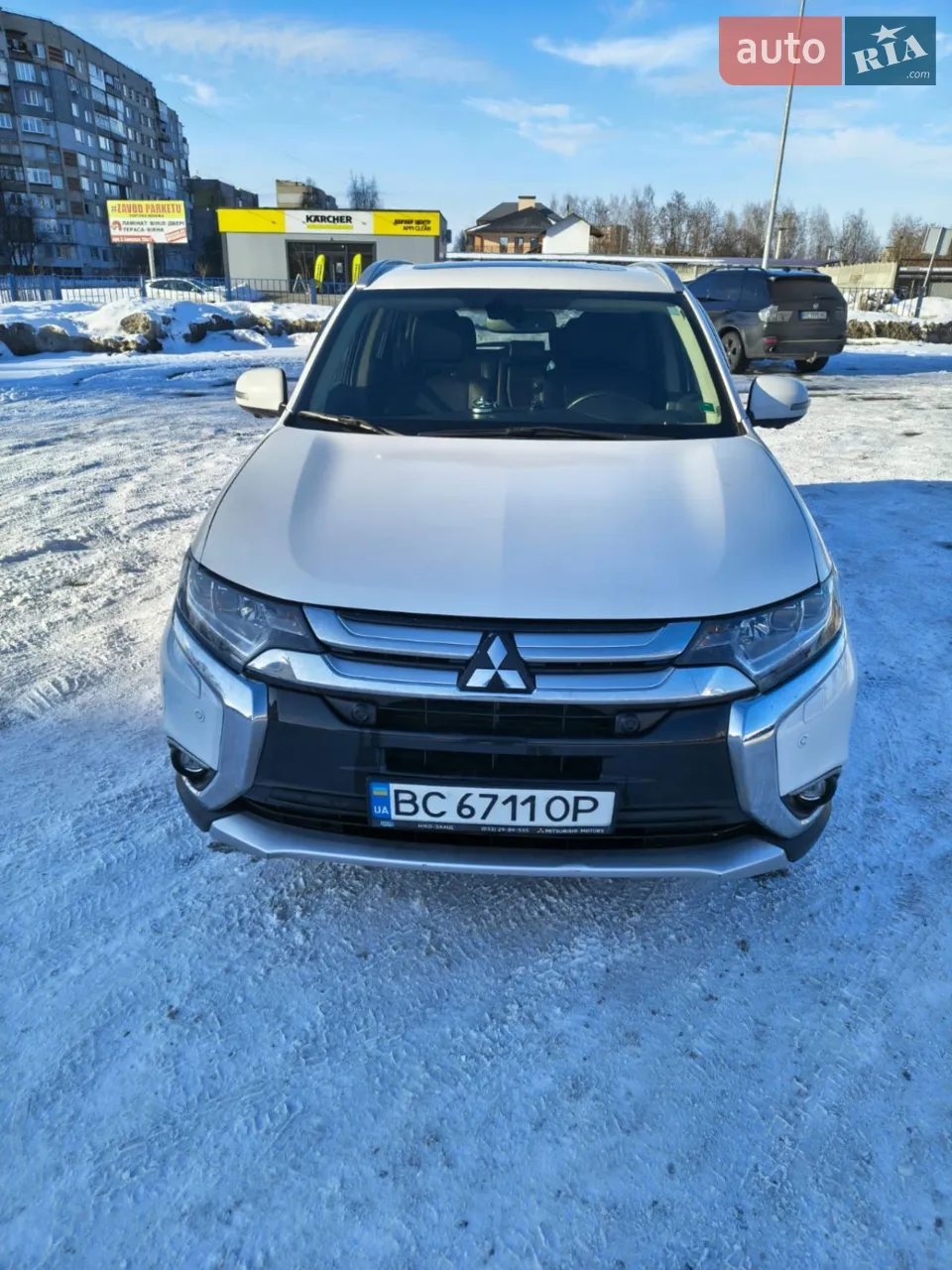 2017 Mitsubishi Outlander - фото 1