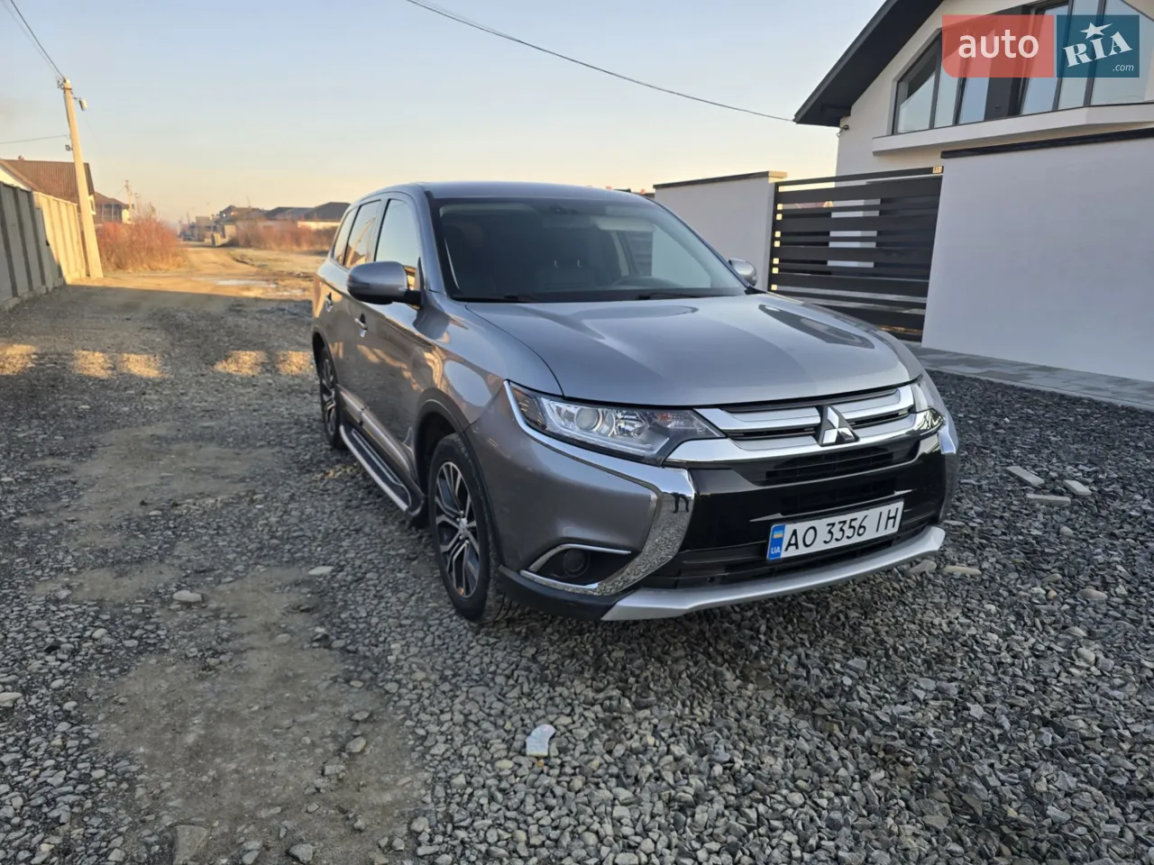 2017 Mitsubishi Outlander - фото 1