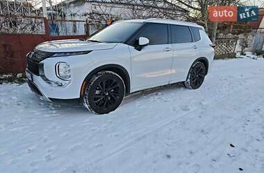 Mitsubishi Outlander  2022