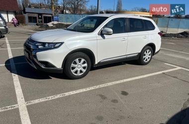 Mitsubishi Outlander  2020