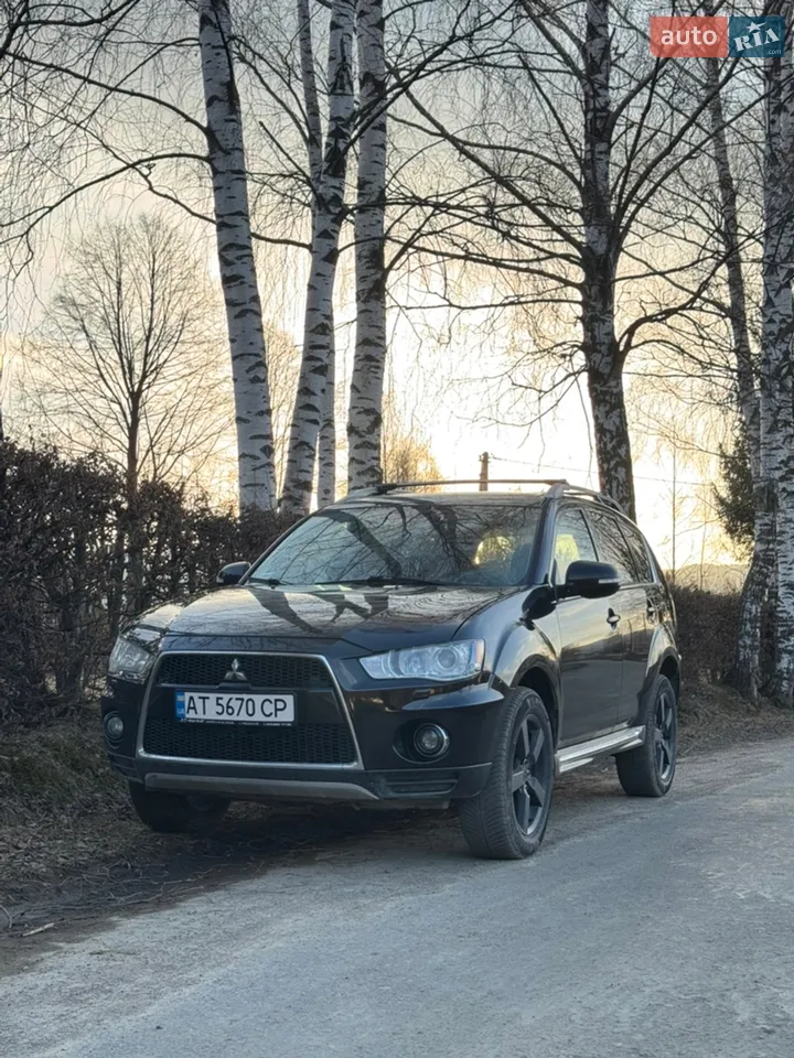2010 Mitsubishi Outlander - фото 1