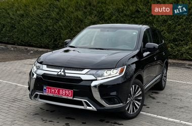 Mitsubishi Outlander  2020